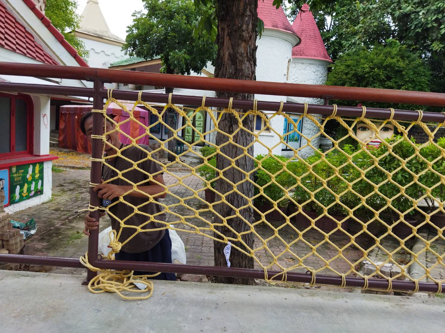 ตาข่ายกั้นราวสะพาน Bridge barrier netting ตาข่ายเชือกมะนิลาเทียมถัก ผสมสารป้องกัน UVใช้งานกลางแจ้ง ไม่มีราดำ พร้อมใช้งาน