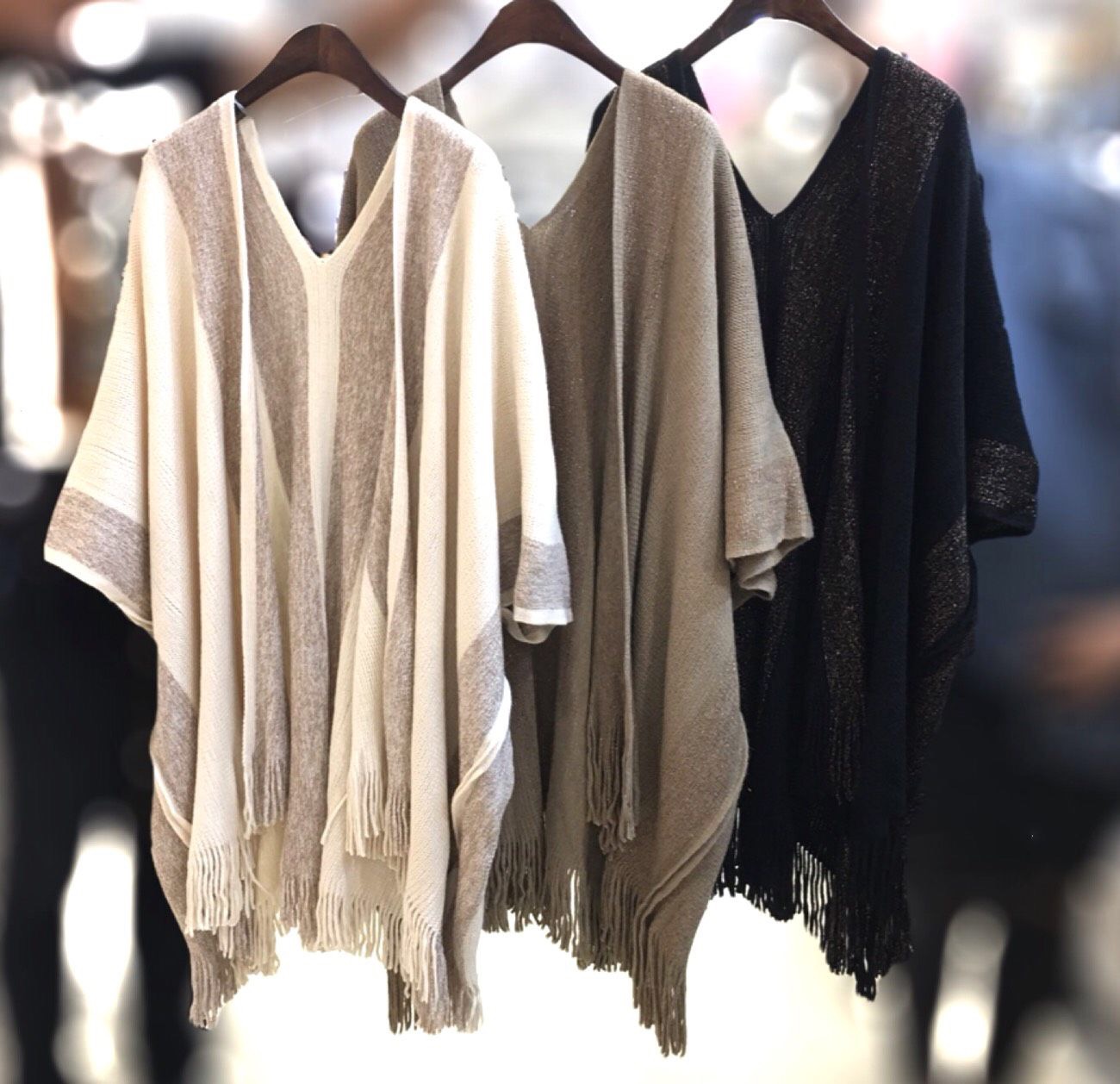 เสื้อคลุมไหมพรมบาง ตัดลายกริสเตอร์ ชายฟริ้ง งานน่ารักมากๆค่า