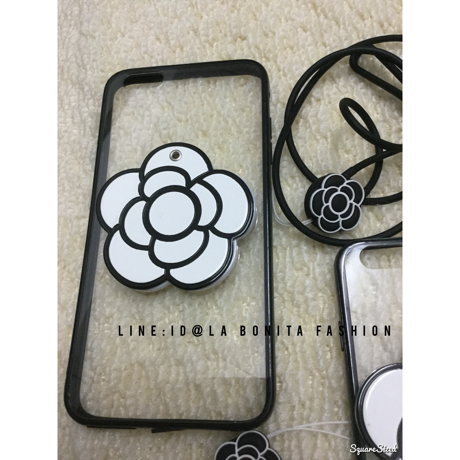 เคส i phone ลายชาแนลรุ่นใหม่ล่าสุด แต่งดอกคามิเรียตามแบบฉบับชาแนล ที่ดอกไม้มีกระจกเก๋ๆ งานสวยเว่อๆค่ะ