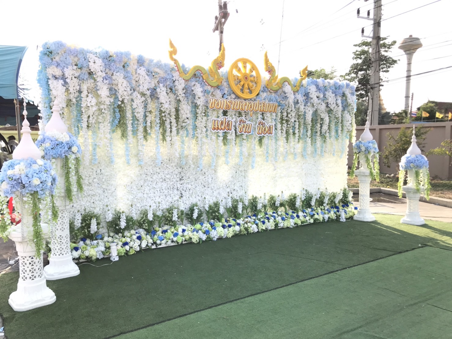 ฉากถ่ายรูปงานบวช ธีมงานขาวฟ้า