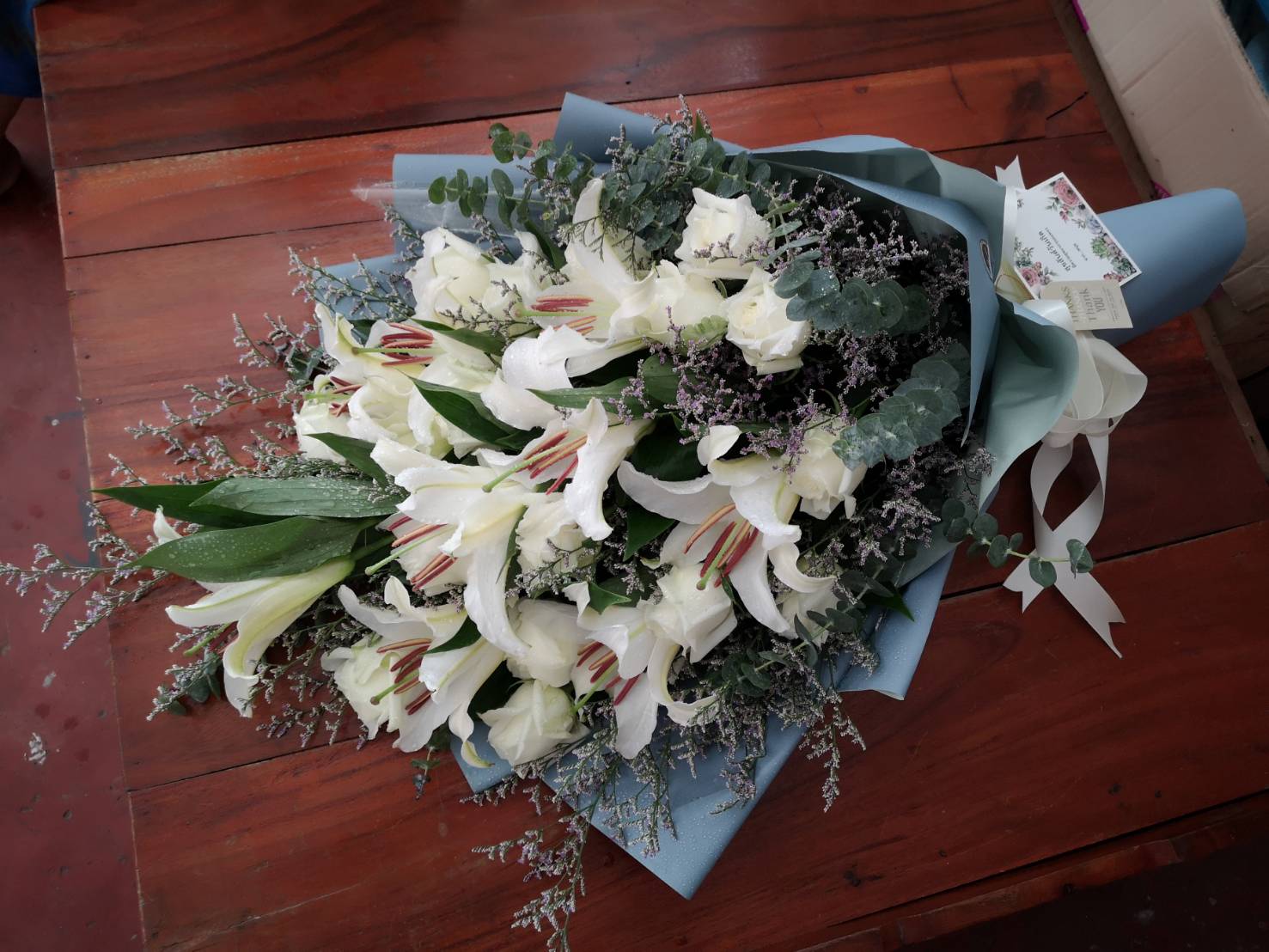 ช่อดอกกุหลาบแซมลิลลี่ สำหรับเซอร์ไพรส์แฟน