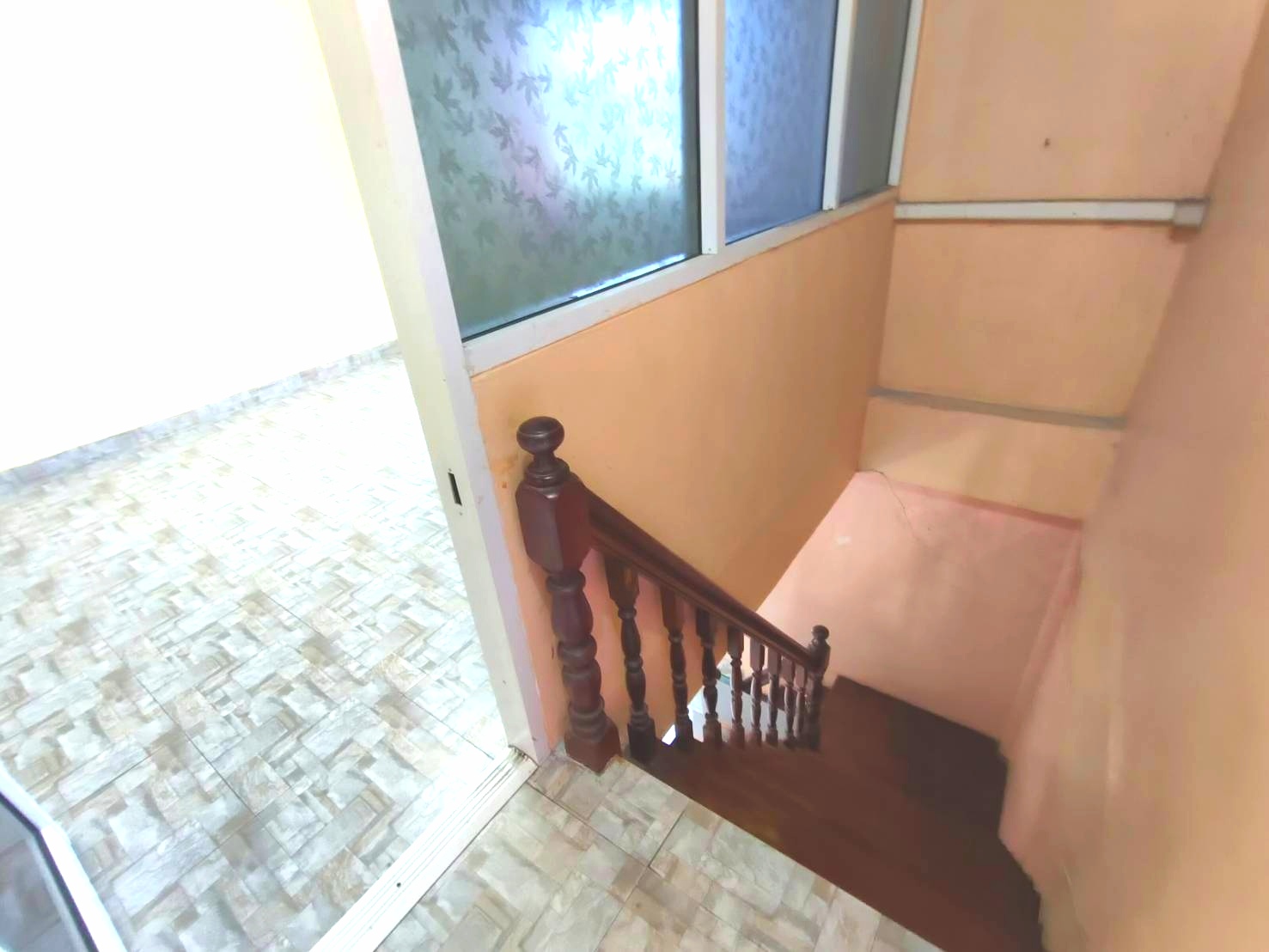 ทาวน์เฮ้าส์ 2 ชั้น มหาชัย ถ.เดิมบาง สถานีรถไฟคลองจาก ถ.พระราม 2 เมืองสมุทรสาคร ขายถูก 19.8 ตร.ว. ทำเลใจกลางเมืองมหาชัย