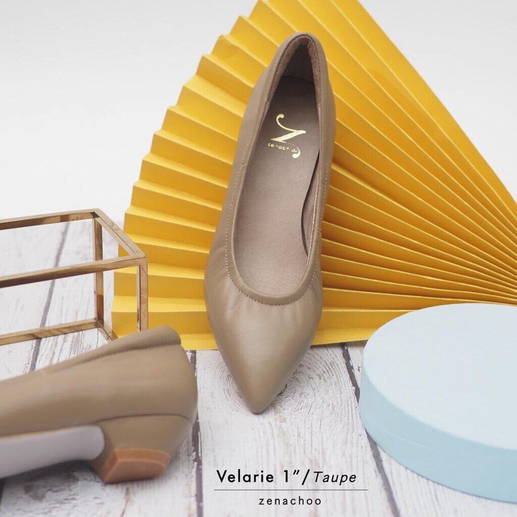 ทรงปกติ เปลี่ยนไซส์ได้ ไม่รับคืน รุ่นขายดี Zenachoo Velarie1 สูง 1 นิ้ว สีTaupe รองเท้าหัวแลมหนังแกะแท้