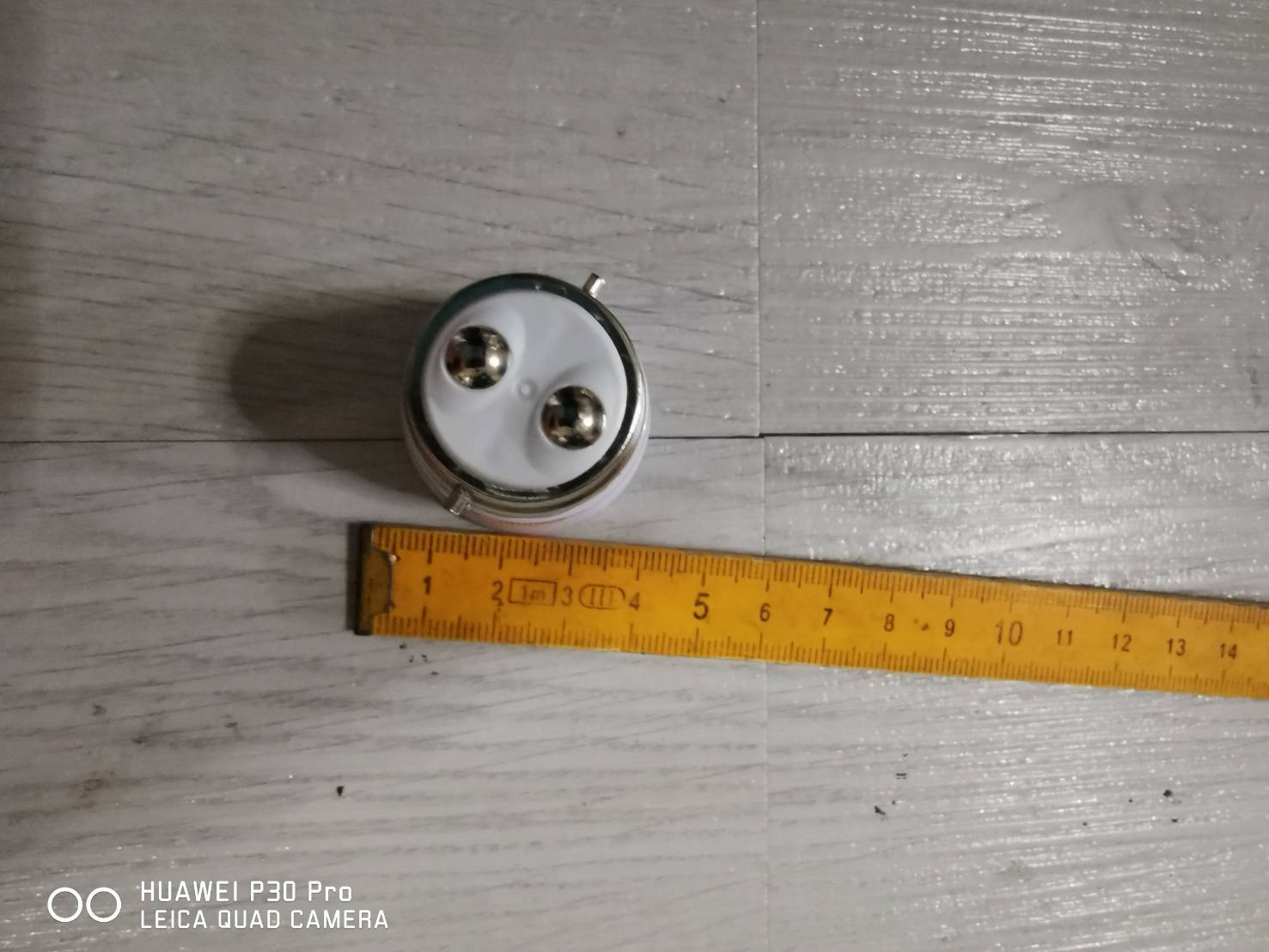 OT105 ขั้วแปลง E27 แบบเกลียวเป็น B22 แบบเขี้ยว