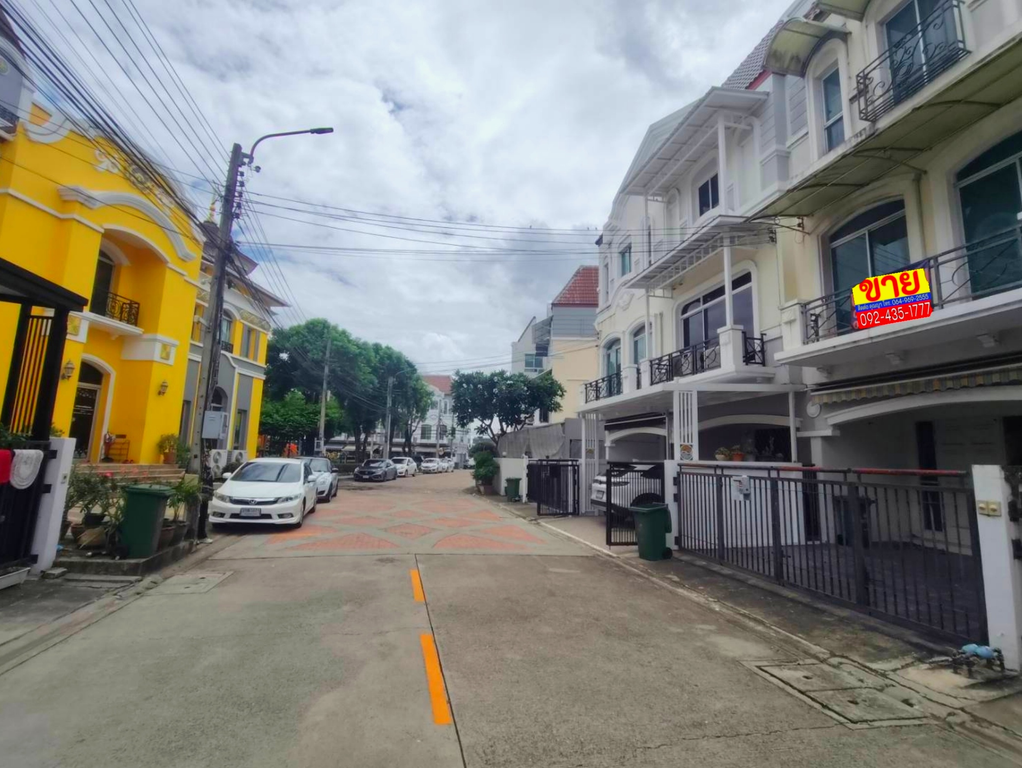 ทาวน์โฮม 3 ชั้น บ้านกลางเมืองสวิสทาวน์ ซ.ประเสริฐมนูกิจ 25 ถ.เกษตร-นวมินทร์ ลาดพร้าว บ้านอยู่หน้าคลับเฮ้าส์ ทำเลดี บ้านสวย พร้อมอยู่ Baan Klang Muang Swiss Town