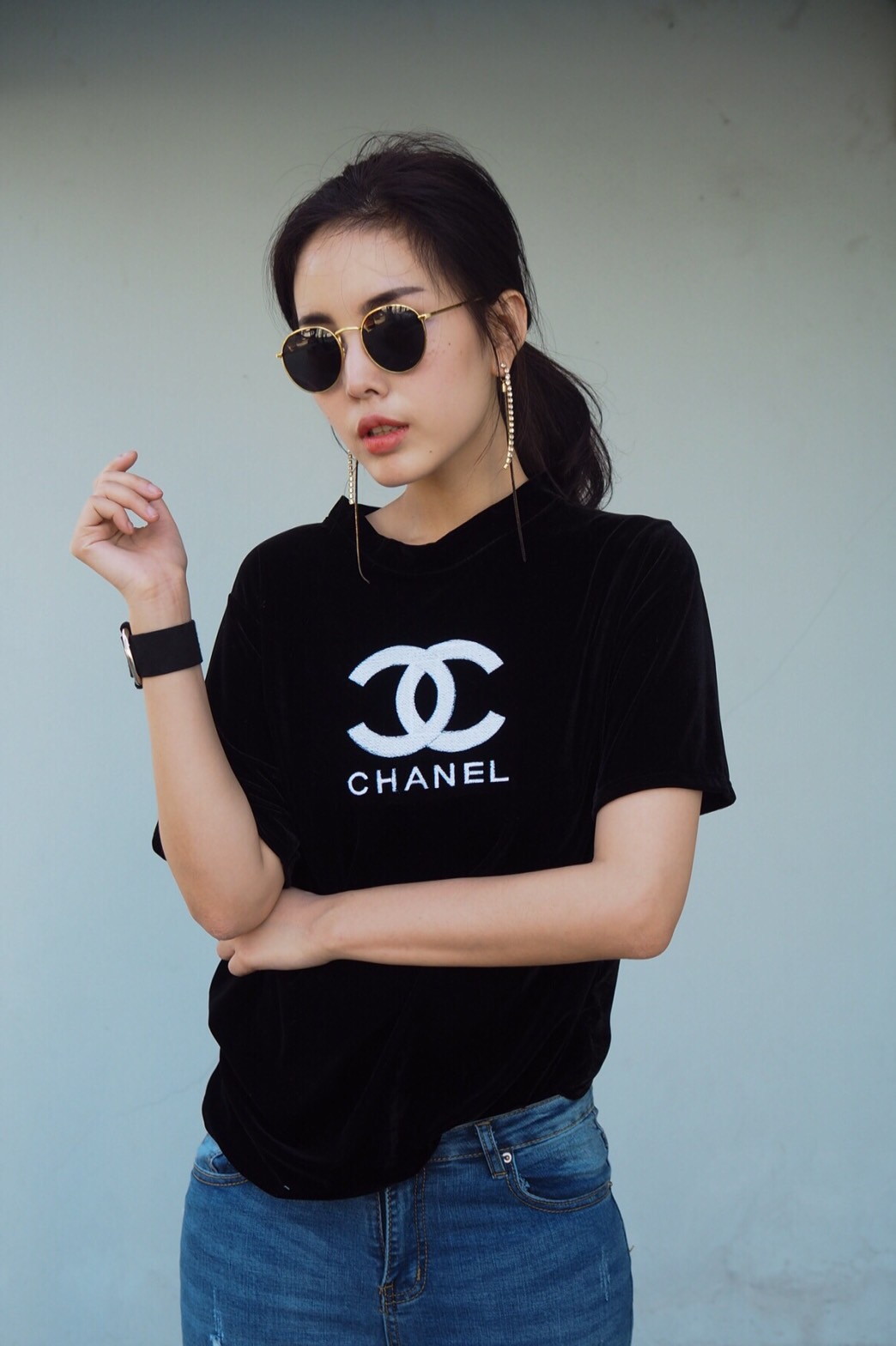 เสื้อยืดคอกลม ผ้ากำมะหยี่ปักลาย สวยๆ ตามรูป