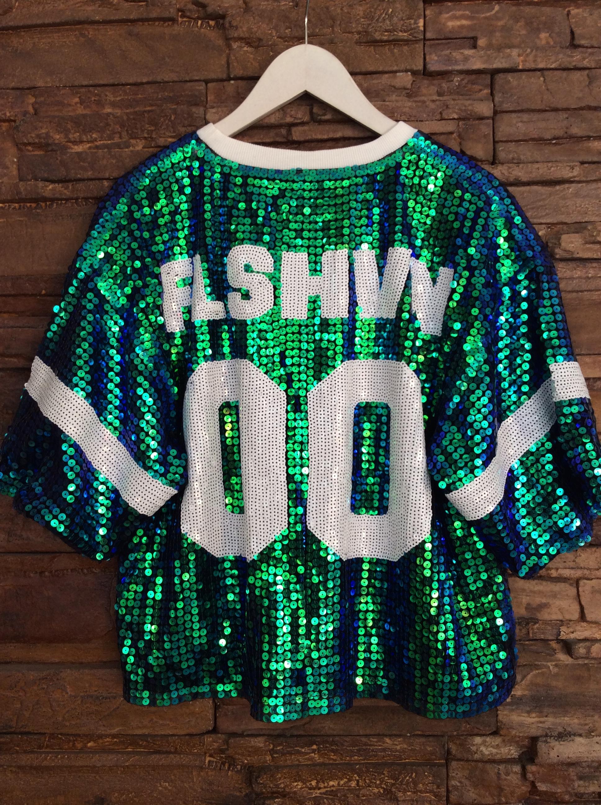 KOREA ITEM COCA COLA TOP สินค้าพร้อมส่งจร้า ห้ามพลาดเลยน่ะค่ะสาวๆ สำหรับเสื้อรุ่นนี้ แม่ค้าช๊อปปชอบ เสื้อวิ๊ง Coca Cola งานปักแน่นๆ ปราณีตสุดเลยจร้า แมทซ์กับ อะไรก็เริสคร้า แม่ค้าการันตรีเลยยย เหมาะกับสาวๆทุกไซค์เลย น่ะค่ะ