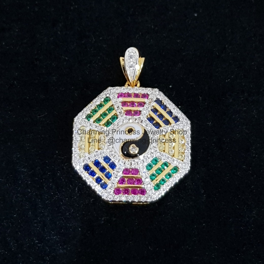 จี้หยินหยางแปดเหลี่ยม จี้หยินหยางแปดทิศ 八卦图 จี้โป๊ยช่วย หรือ ปากั้วถู ป้องกันอันตรายและอุบัติเหตุ คุ้มคองทิศทั้งแปด สามารถช่วยเปลี่ยนแปลงสิ่งต่างๆ จากไม่มีเป็นมี จากบวกเป็นลบ จากร้ายกลายเป็นดี จากทุกข์กลายเป็นสุข