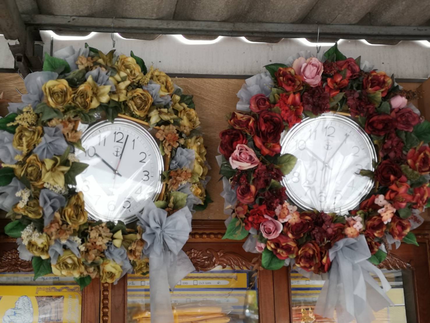 พวงพรีดนาฬิกา ดอกไม้ประดิษฐ์ (Wreath)