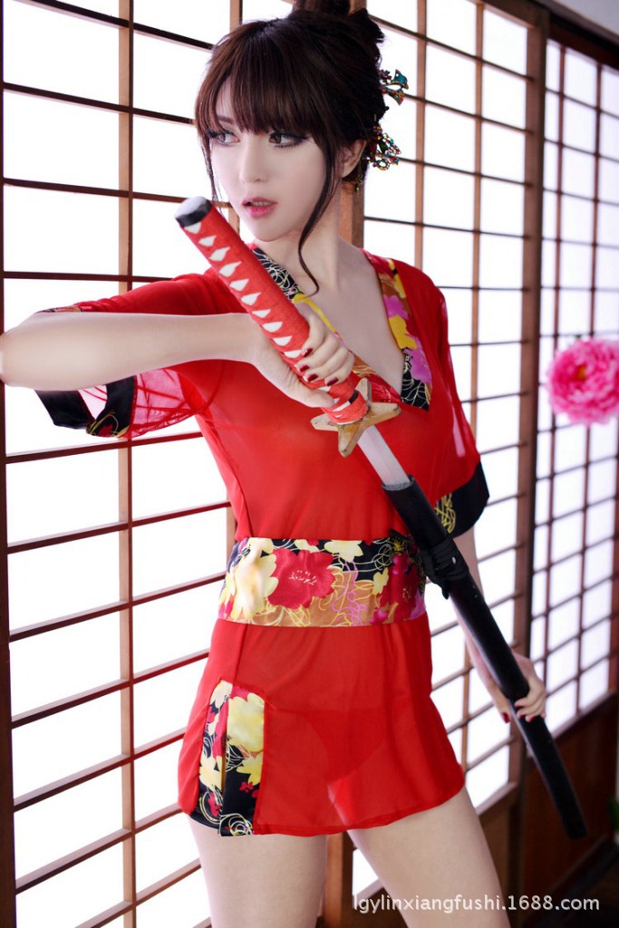 KIM103 ชุดกิโมโนแบบซีทรู สีแดง แต่งลายดอกไม้ งานสวยเซ็กซี่ค่ะ