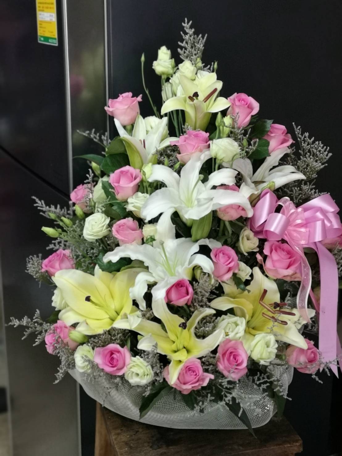 กระเช้าดอกไม้สำหรับมอบแสดงความยินดี (Flower Basket)