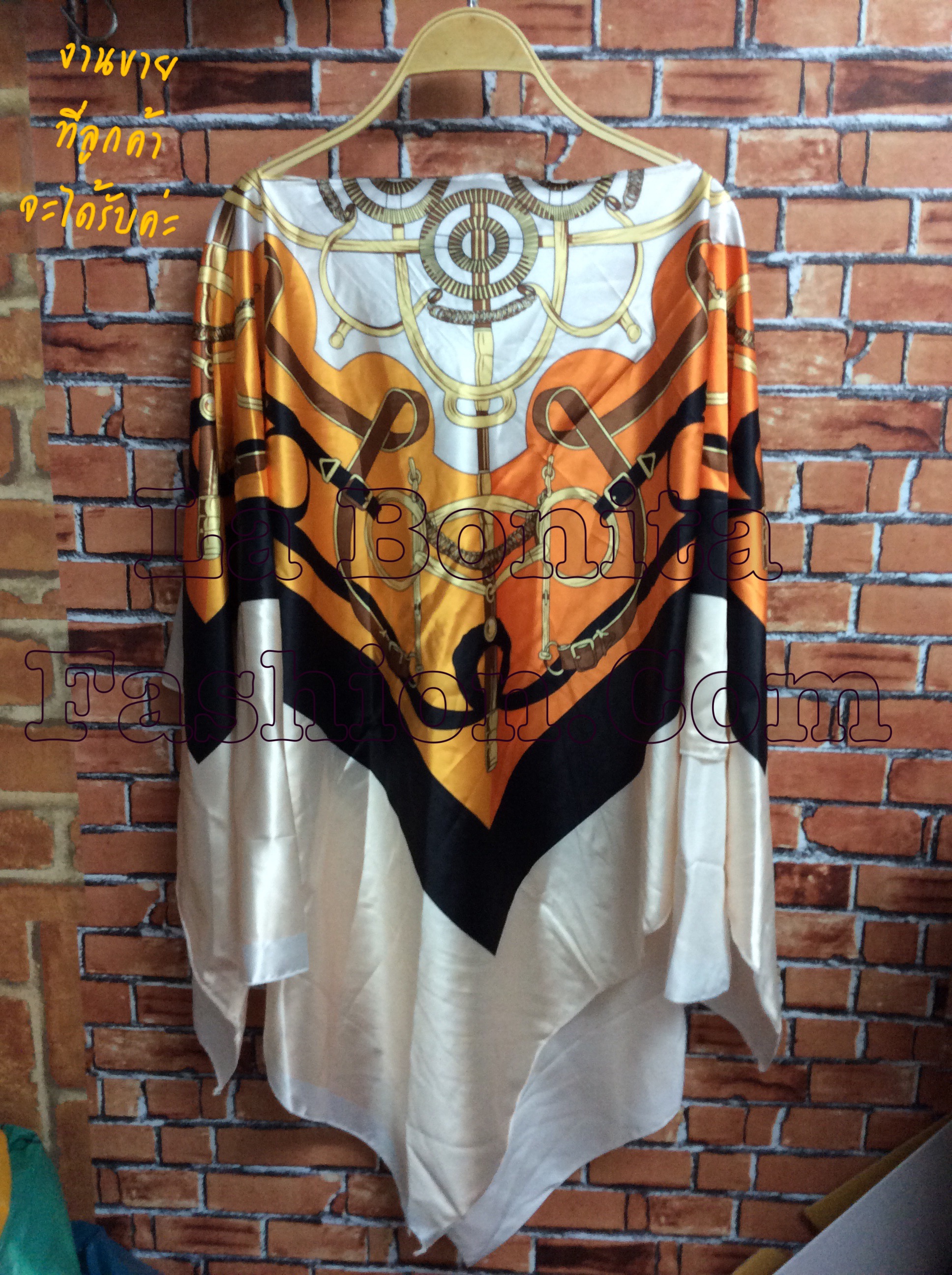 New Arrival HOT HIT Hermes 2016 เสื้อคลุม คอปาด เสื้อทรงวี. ทรงคล้ายผ้าพันคอ เนื้อผ้าลื่น งานชนช้อป งานสกรีนคอชัด เหมือนช้อปเป๊ะ คุณลูกค้า ใส่เสื้อกล้ามตัวในแล้วใสทับ จัดเซทคู่กับกางเกงตัวเก่งของคุณ แม่ค้าใจดีแถมเข็มขัด ถักเปีย ใส่รัดเอว ดูคุณนายอย่าบอกใค