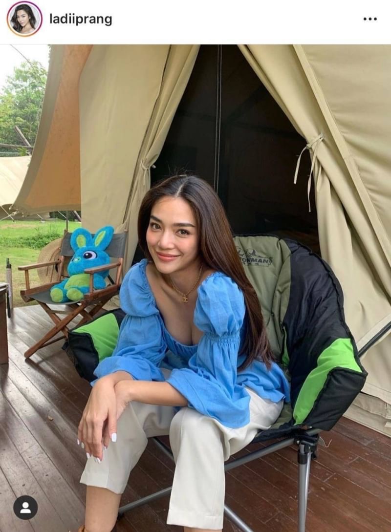 เสื้อแบบคุณญาญ่าใส่ ผ้าเหมือนที่คุณญาญ่าใส่เป๊ะๆ