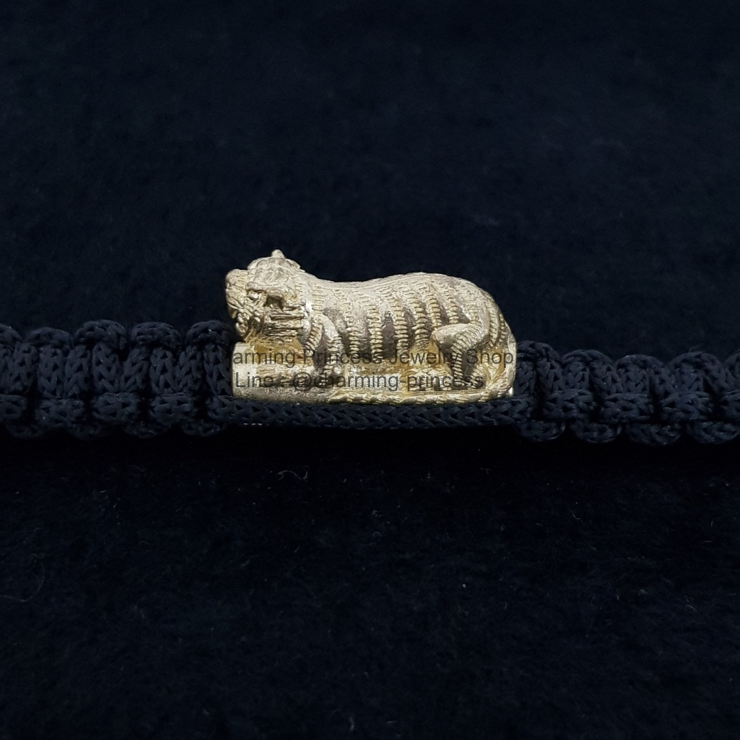 ข้อมือตะกรุดพญาเสือมหาอำนาจ เหมาะกับการติดตัวเพื่อแคล้วคลาด มหาอำนาจ และกำจัดอุปสรรคทั้งปวง หลวงพ่อเปิ่น วัดบางพระ จ นครปฐม