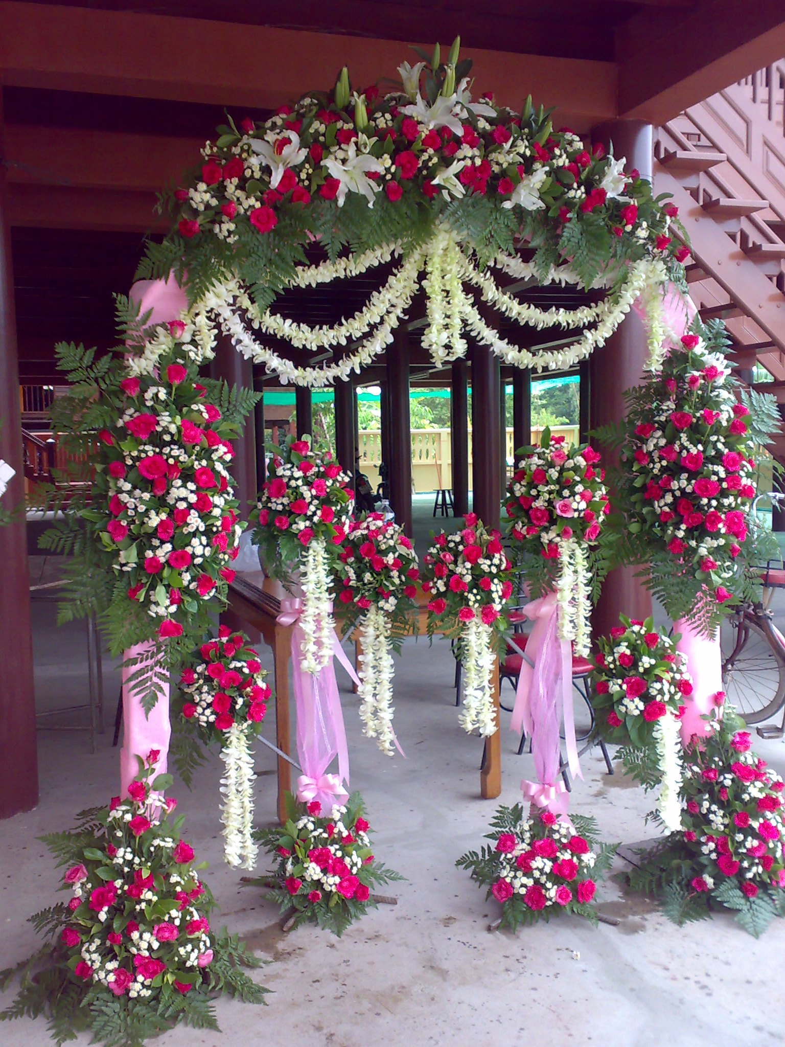 ซุ้มโค้ง กุหลาบสีชมพู