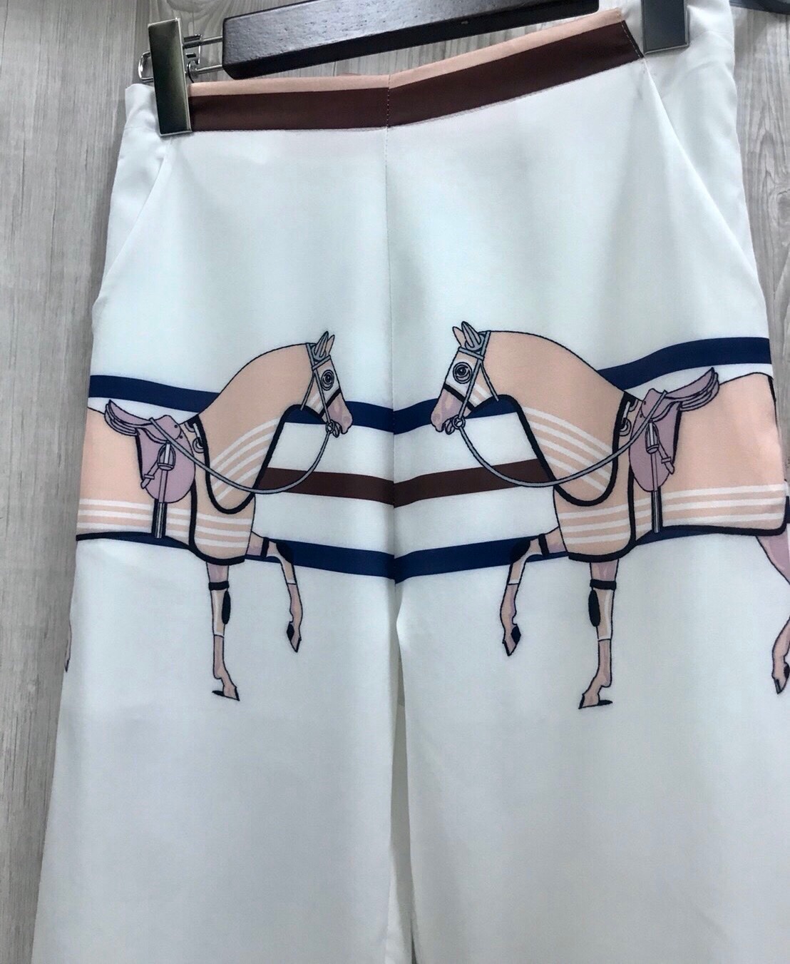 ชุดเซ็ทเสื้อกางเกงขายาว ลายม้า🐎ขายดีมากค่ะ