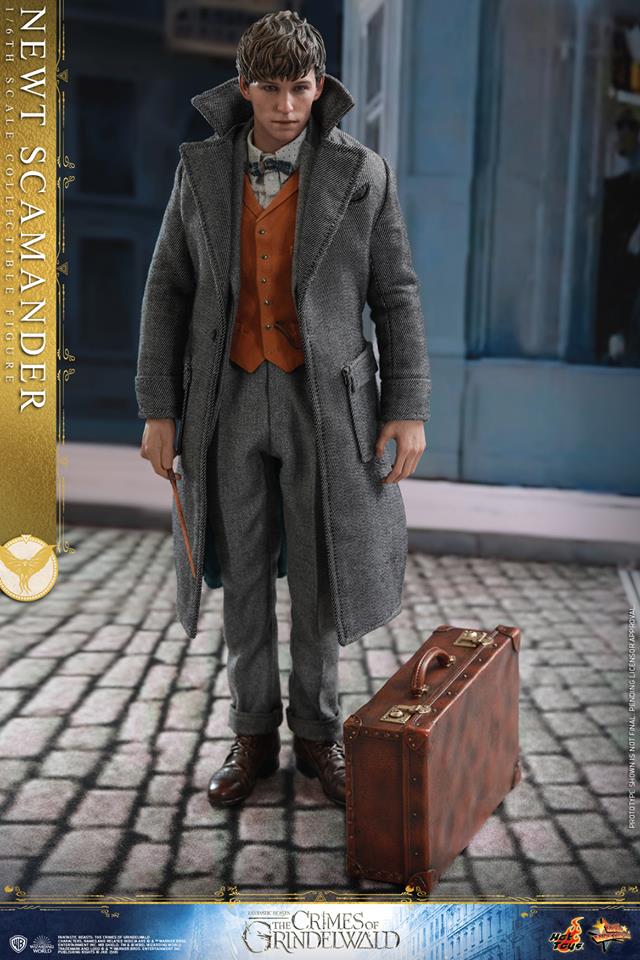 Hot Toys MMS512B FANTASTIC BEASTS: THE CRIMES OF GRINDELWALD - NEWT SCAMANDER (SE)