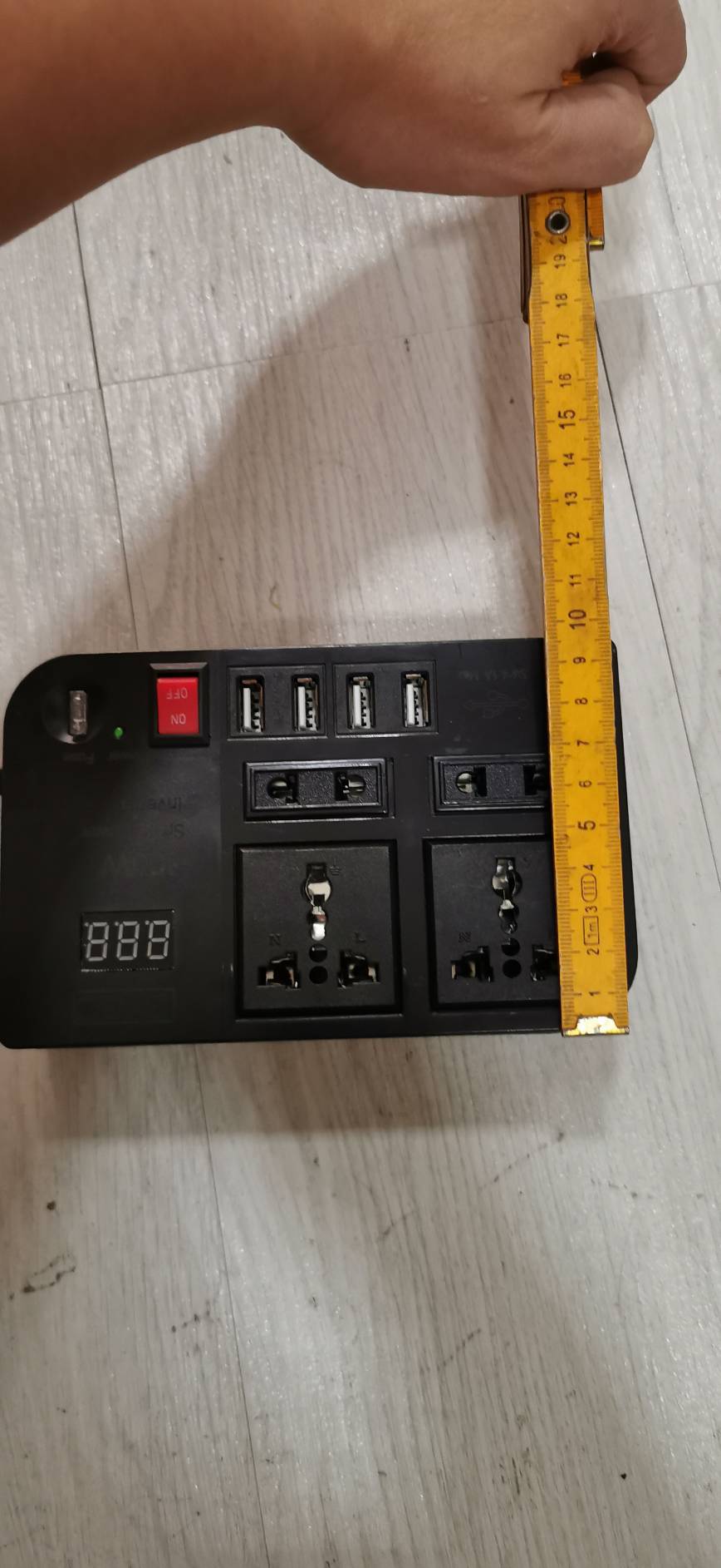 ADE15 ตัวแปลงไฟรถ 12V เป็นไฟบ้าน 220V รุ่นมีช่อง USB สำหรับเครื่องใช้ไฟฟ้าไม่เกิน 300 วัตต์