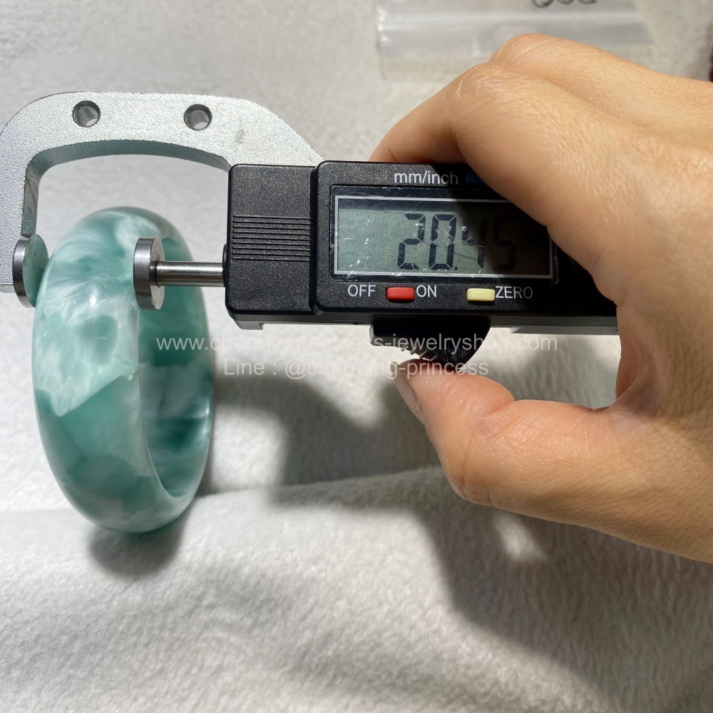 Green Angelite แองเจิลไลท์สีเขียว กำไล 20x59 มม หินของความคิดสร้างสรรค์ หินแห่งการหยั่งรู้ การปรากฏของสิ่งเตือนภัย ซึ่งเปรียบเสมือนมีเครื่องรางบอกเหตุ