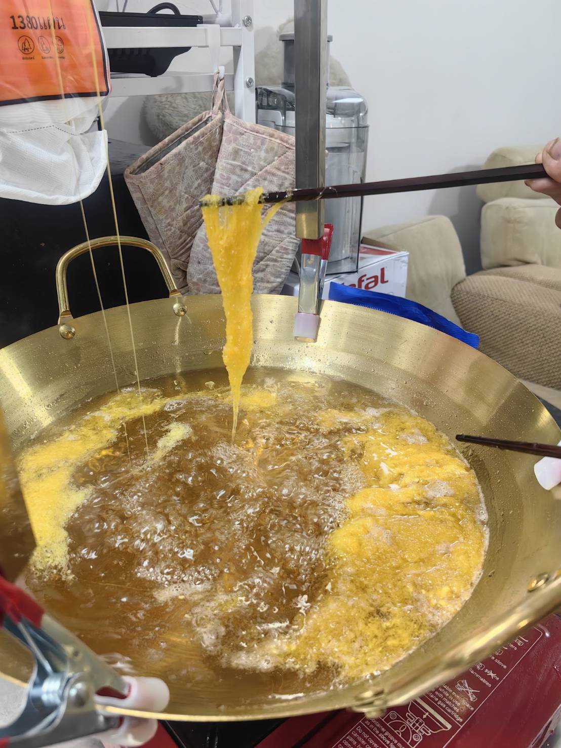 ES27 เครื่องโรยฝอยทองพร้อมกระทะทองเหลือง ไฟ 220V น้ำหนักเบา พกพาสะดวก