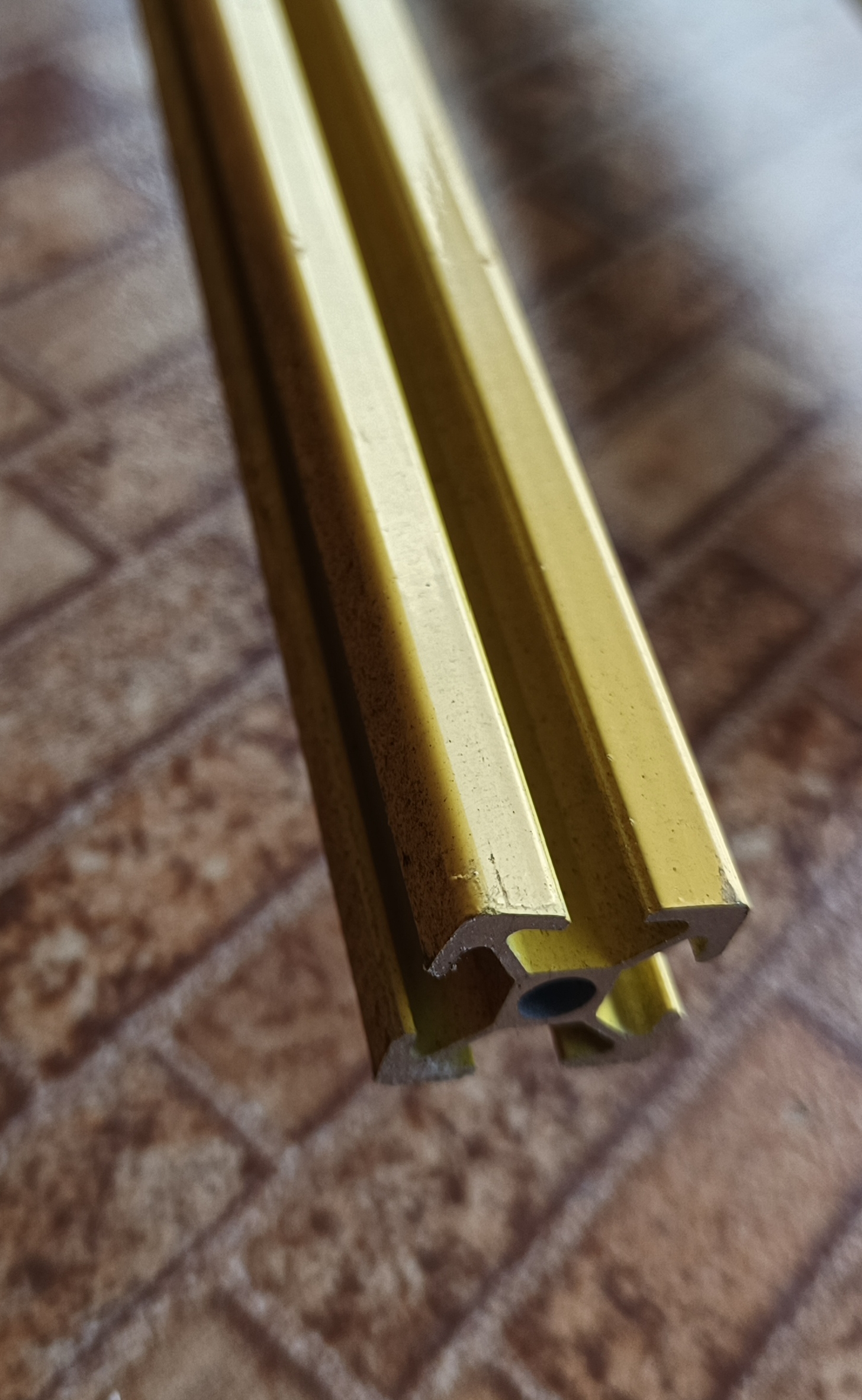 อลูมิเนียมโปรไฟล์ สีเหลือง Aluminium Profile Yellow 20 / 10 cm