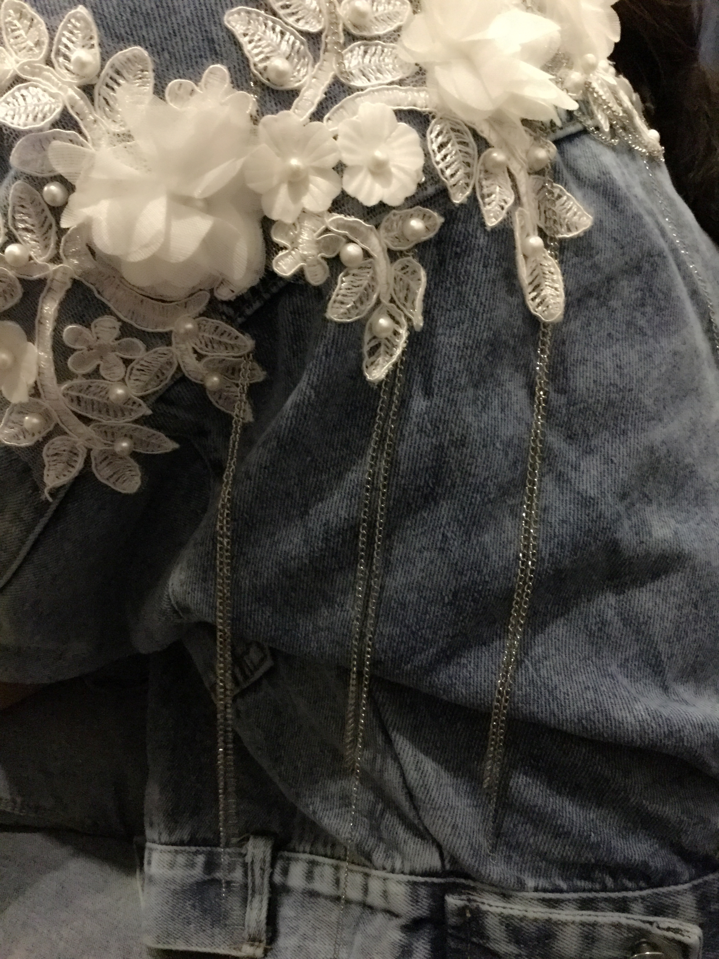 เสื้อยีนส์แจ็คเก็ตยีนส์ปักลูกไม้ประดับมุก สไตล์สาวเกาหลี น่ารักมากกก