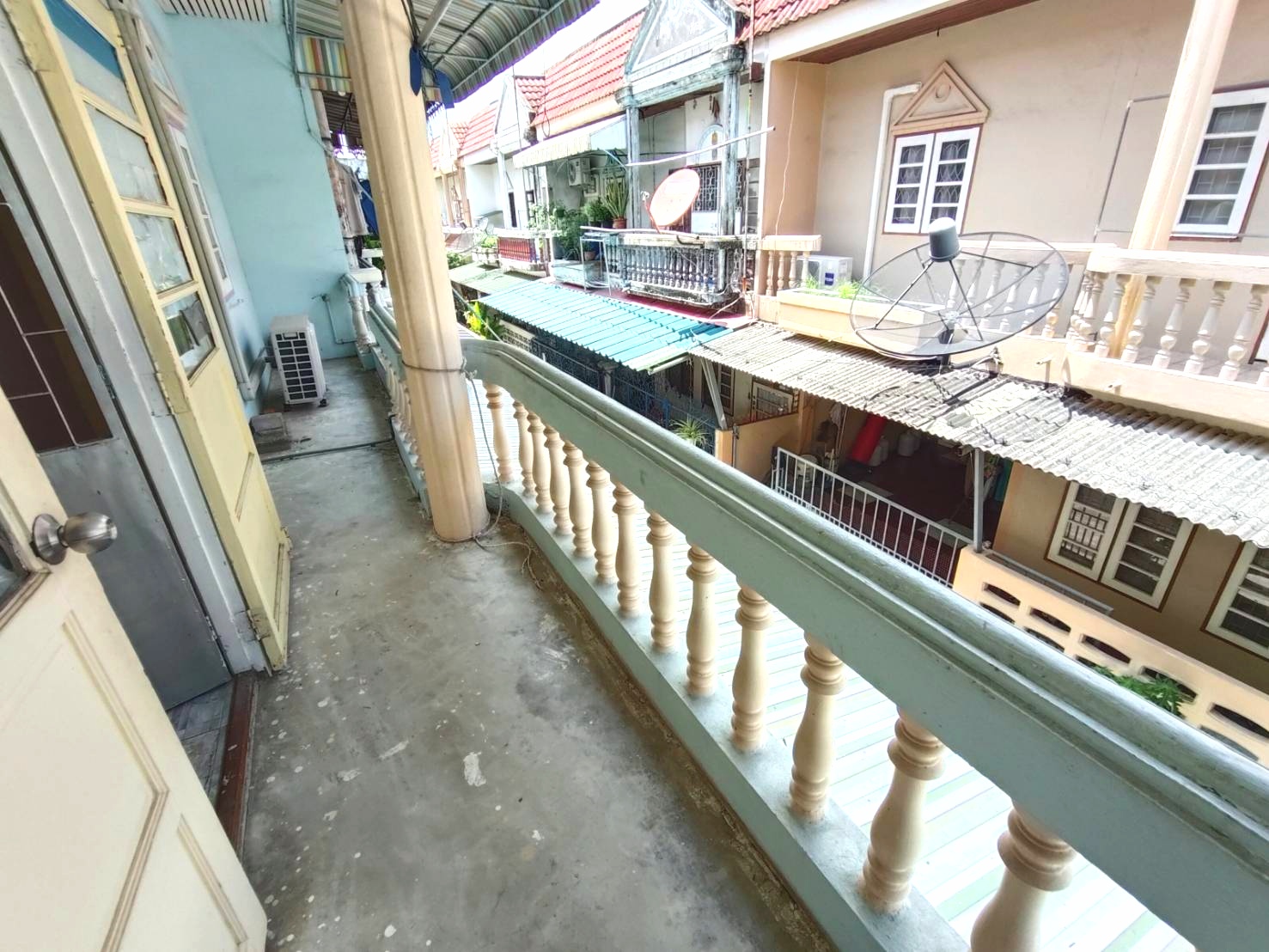 ทาวน์เฮ้าส์ 2 ชั้น มหาชัย ถ.เดิมบาง สถานีรถไฟคลองจาก ถ.พระราม 2 เมืองสมุทรสาคร ขายถูก 19.8 ตร.ว. ทำเลใจกลางเมืองมหาชัย