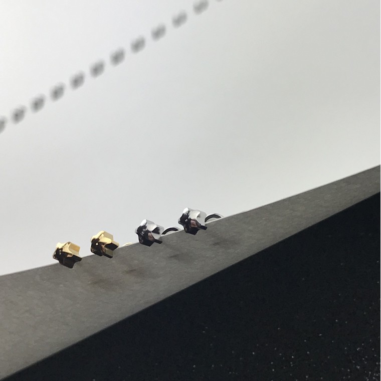 (สำหรับเจาะ)แป้นหมวก สแตนเลสเกรดการแพทย์ Star 4mm แพคเกจปลอดเชื้อ ปลอดภัย100%