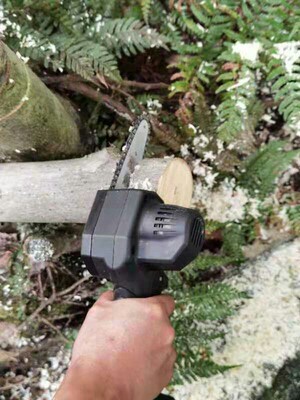 EC10 เลื่อยโซ่ไฟฟ้า 4 นิ้ว 21V น้ำหนักเบา ใช้งานง่าย สะดวกปลอดภัย