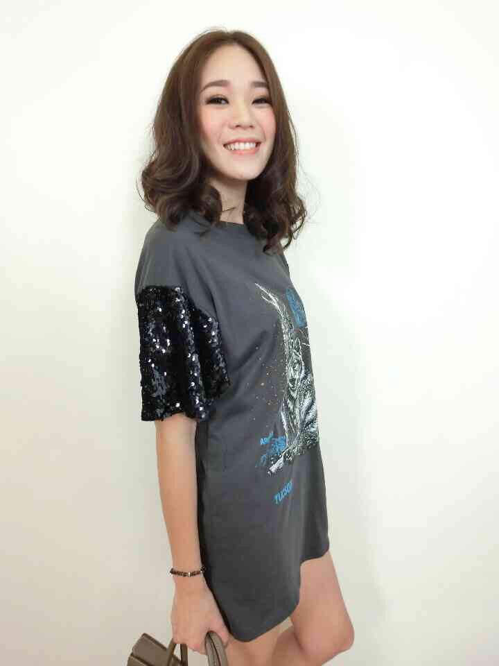 เดรสผ้ายืด/ หรือเสื้อตัวยาว สกีนลาย แขนปักเลื่อมวิ้งค่ะ