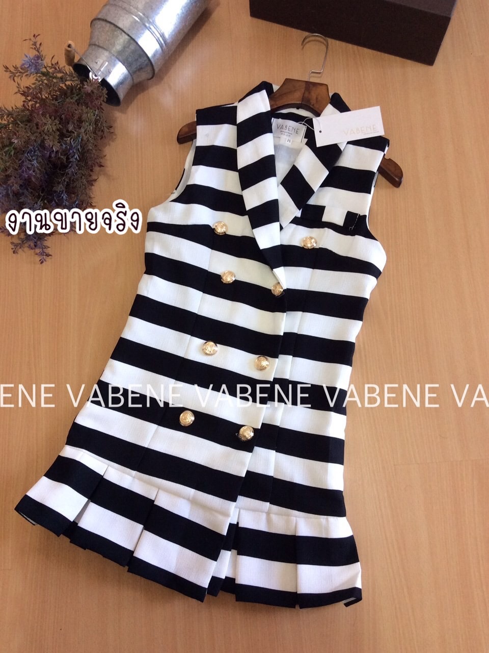 BALMAIN"ลายริ้ว เดรสเรียบหรูสไตลแบรนดังปารีส ทรงเป๊ะ อัดจีบทวิชรอบตัวช่วงล่าง งานตีเกร็ดเพิ่มทรวดทรง. พูดเลย!!รุ่นนี้ห้ามพลาดกันเลยนะค่าาา