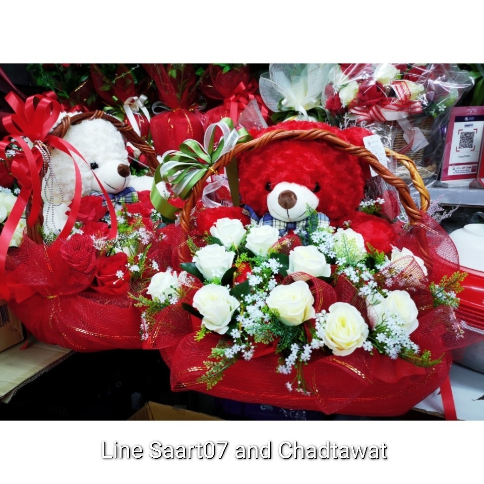 กระเช้าดอกไม้แห้ง พร้อมตุ๊กตาหมี