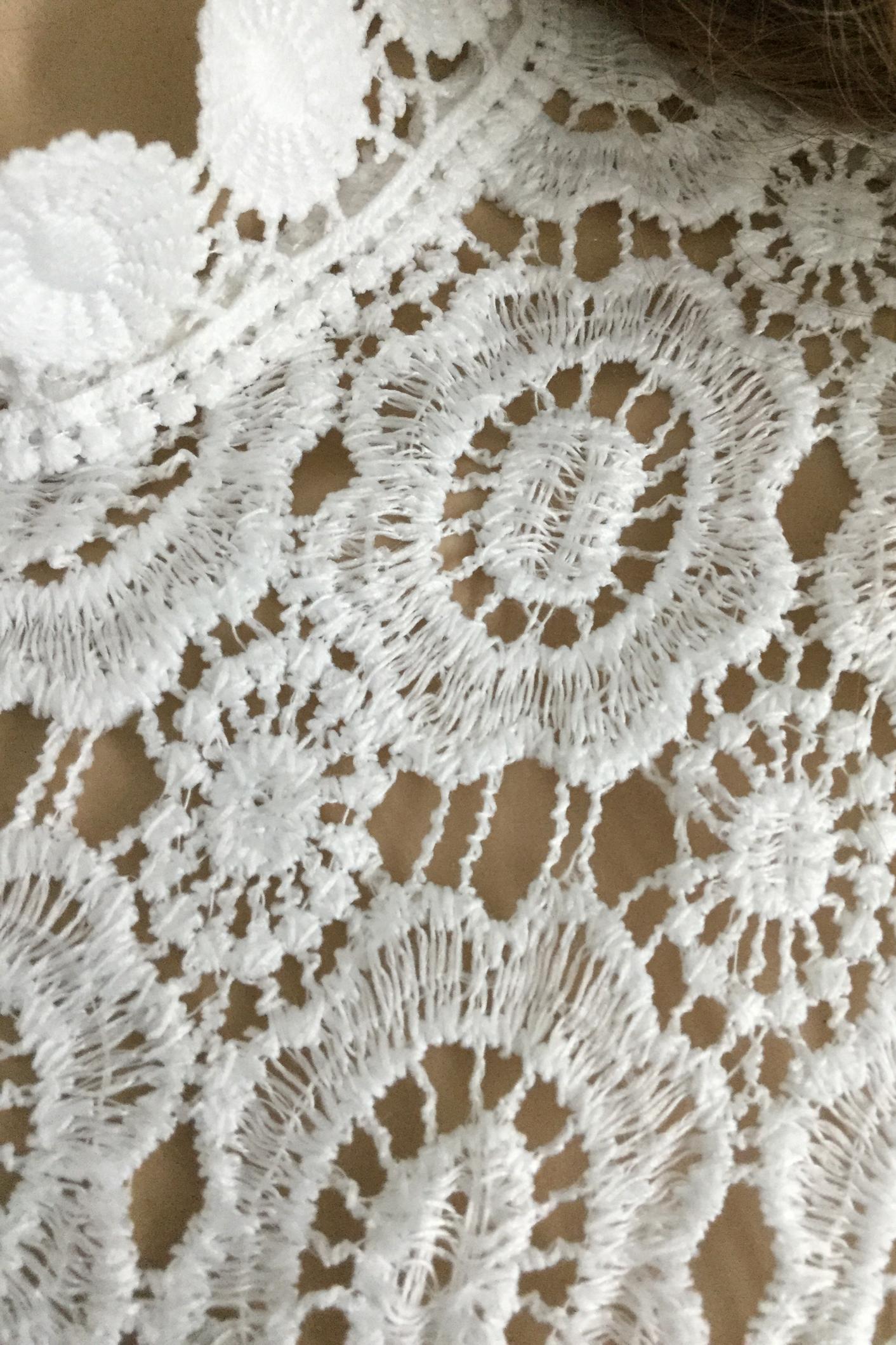 มาเพิ่มค้ะ!! เสื้อแขนยาวลูกไม้ฉลุ Self Portrait ดีไซน์คอลูกไม้ระบายน่ารัก แขนยาวจั้มข้อมือ คัตติ้งเนี้ยบ ซิปรูดหลัง แบบเก๋มากค่ะ (ดาราเซเลปใส่กันตรึม)