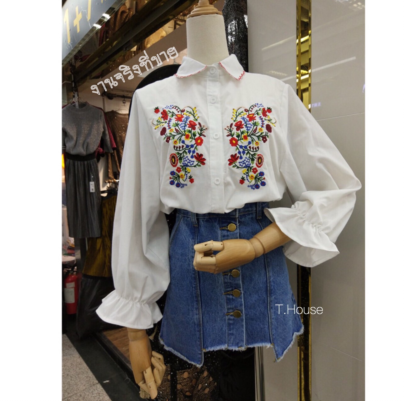 Korea Fairy shirt เสื้อเชิ้ตสีขาว คอหยักๆ เสื้อเกาหลีสวยๆ เสื้อผ้างานดีมีป้าย สไตล์เซเลบใส่ ตัวนี้งานป้ายเกาหลีเลยนะจ๊ะ