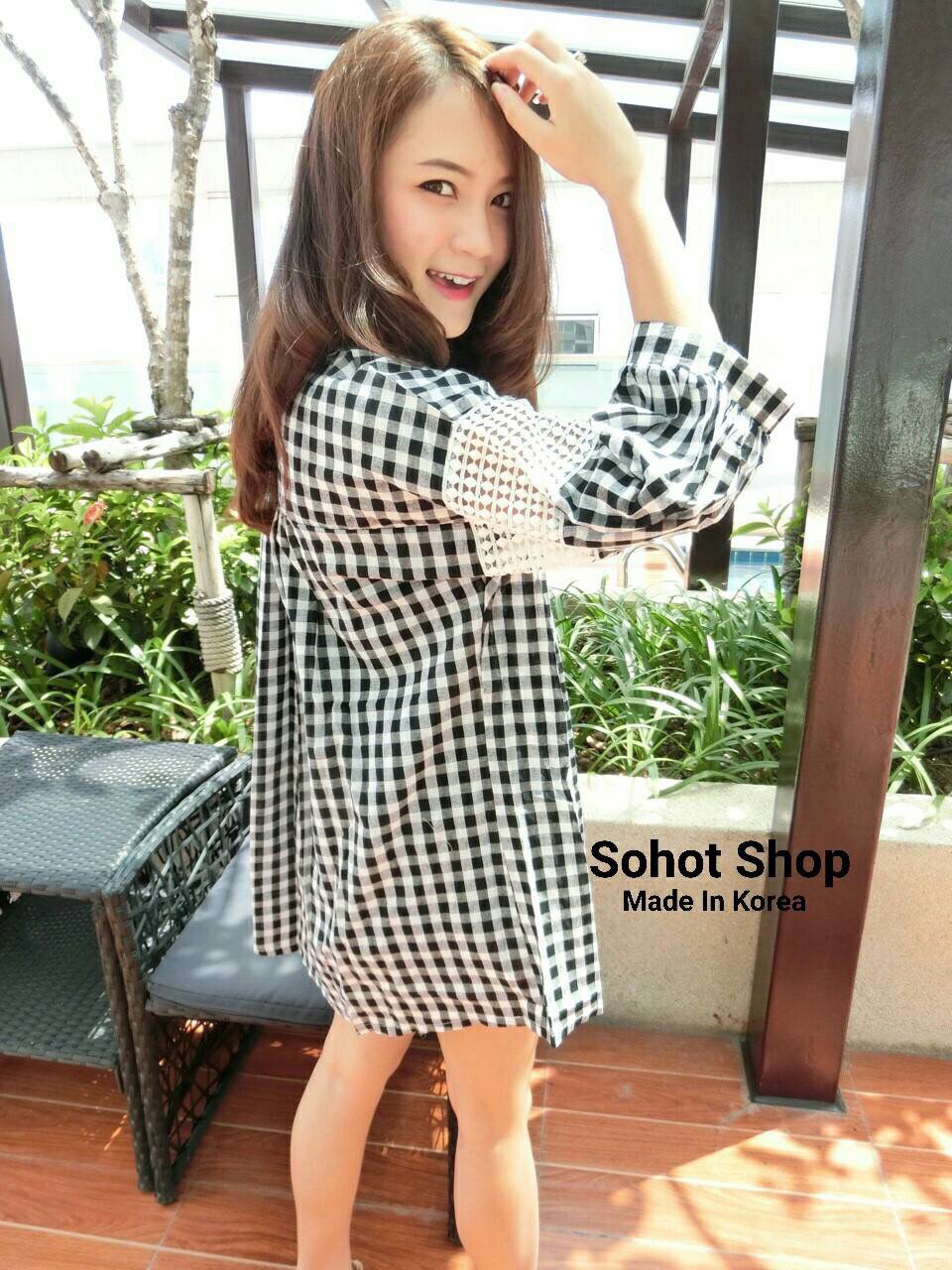 New Arrival Sohot Shop เสื้อลายสก๊อตทรงปล่อย หน้าอกและช่วงแขนตัดต่อลูกไม้ซีทรู