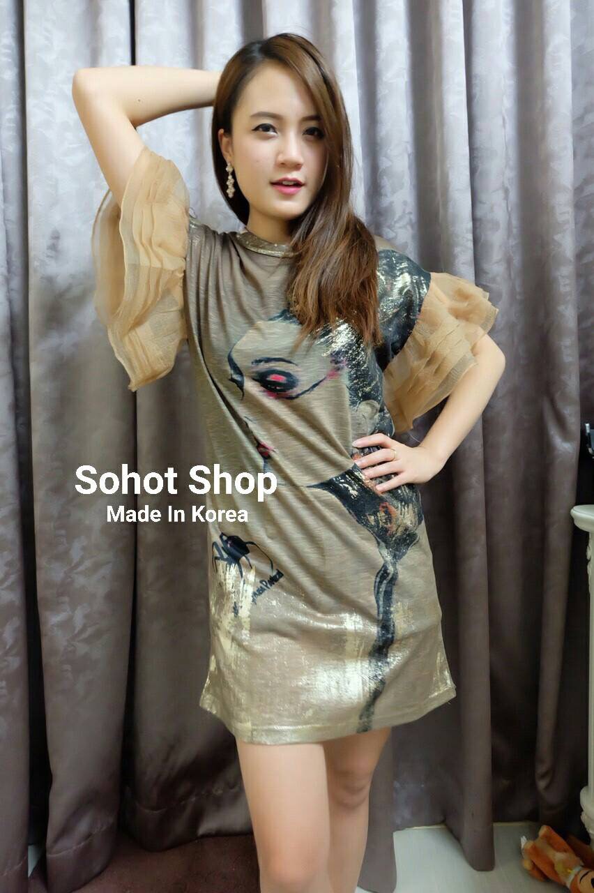 Sohot Shop เสื้อยาวหรือใส่เป็นมินิเดรสได้ค้ะ ผ้ายืดคอตตอทเนื้อนิ่มสกรีนลายหน้าคนวิ้งๆ ทอง แขนระบายน่ารักมากๆ