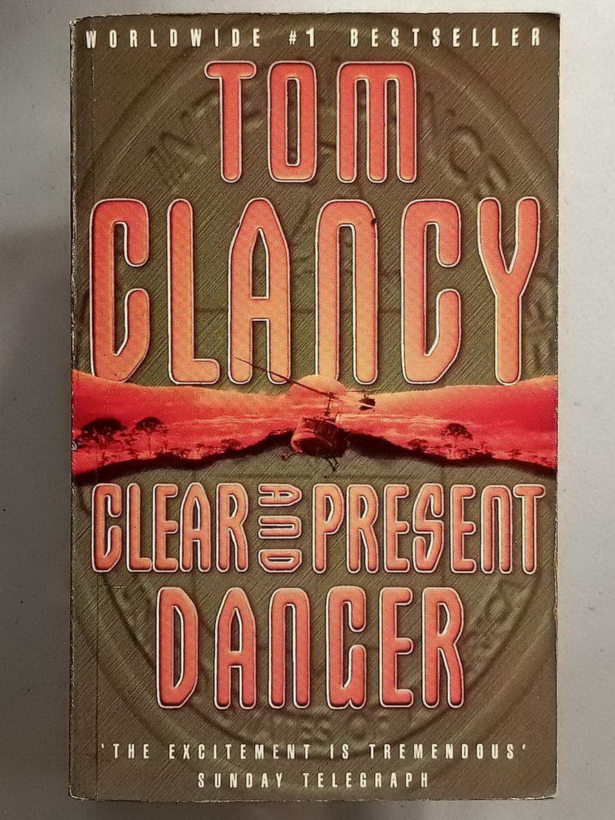 หนังสือมือสอง 103 นวนิยายแปลเรื่อง CLEAR AND PRESENT DANGER เคลียร์แล้วลุยเจ็บปวด นิยายจารกรรมสุดคลาสสิคของ Tom Clancy โดยสุวิทย์ขาวปลอดความหนา 1045 หน้า