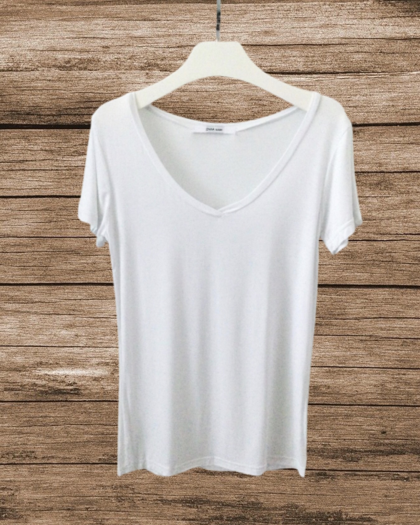 เสื้อยืดคอวีสีขาว สไตล์Zara