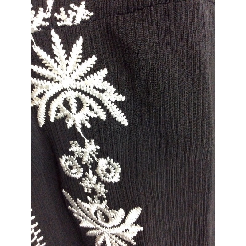 เดรสโบฮีเมียน เดรอคอวีปักลายสวย