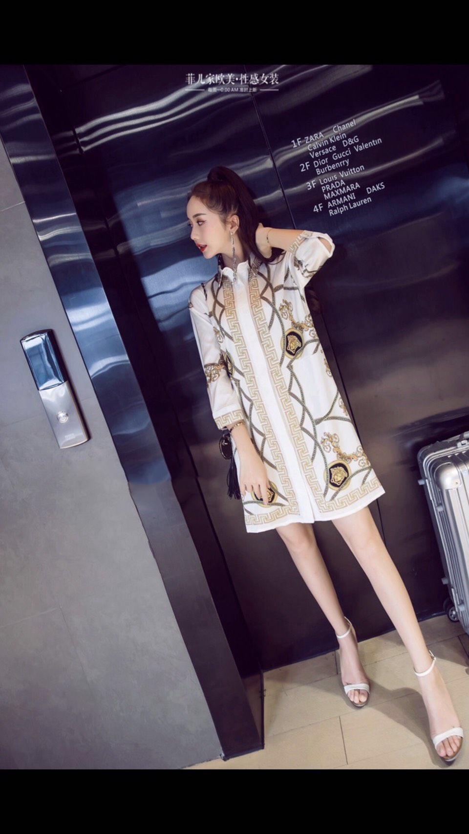 DRESS ลายVERSACE ปริ้นลายทั่วตัว ผ้าซิลล์ ลื่นๆเย็นๆ ใส่สบายมากๆ เดรสคอปกซ่อนรังดุม ผ้าใส่สบายมากๆค่ะ ห้ามพลาดเลยนะคะ ป้าย Tag VERSACE