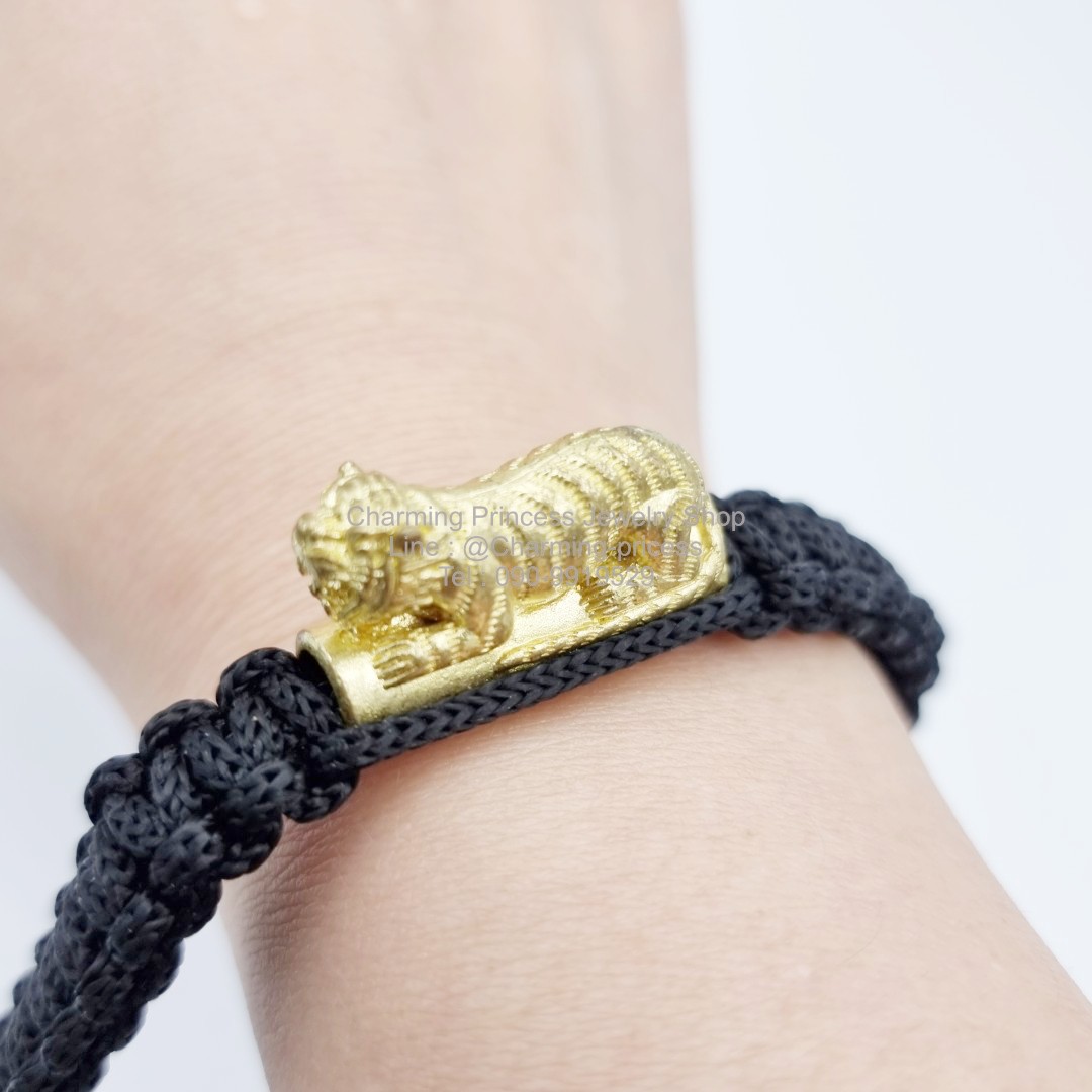 ข้อมือตะกรุดพญาเสือมหาอำนาจ เหมาะกับการติดตัวเพื่อแคล้วคลาด มหาอำนาจ และกำจัดอุปสรรคทั้งปวง หลวงพ่อเปิ่น วัดบางพระ จ นครปฐม
