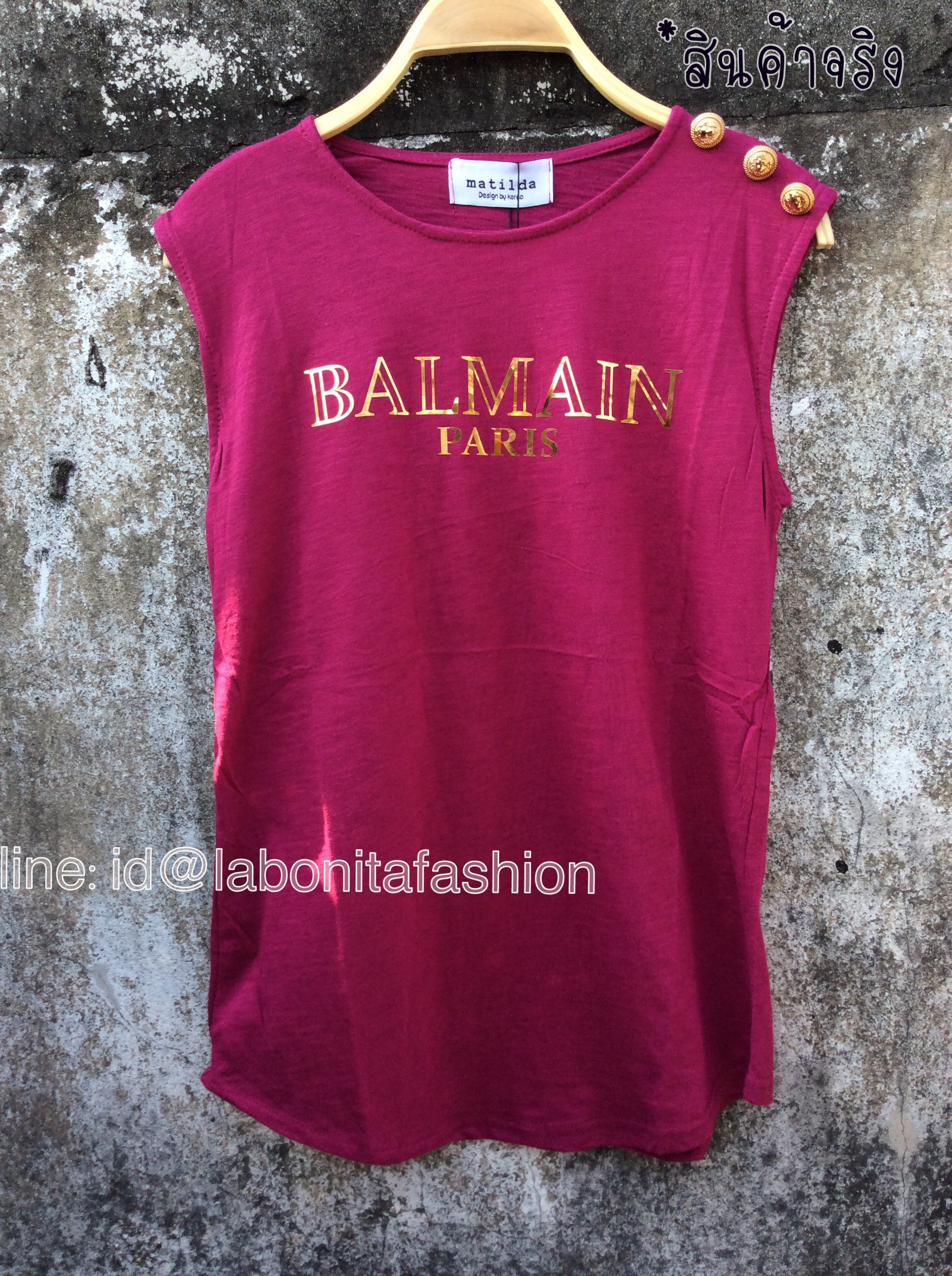 เสื้อกล้ามแขนกุดแต่งคอกลมค่ะ งานสุดชิคเก๋ไก๋ที่ไม่ควรพลาดจ้ะ ด้านหน้ามาพร้อมงานสกรีนลายเป็นคำว่า Balmain ค่ะ เนื้อผ้าดี สวมใส่สบายมากๆ