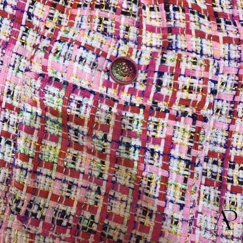 Jumpsuit CHANEL คอปก ผ้าทวิส มีกระเป๋าคู่ช่วงอกและช่วงล่าง แต่งกระดุมปั้มหน้าสิงโตอย่างดี