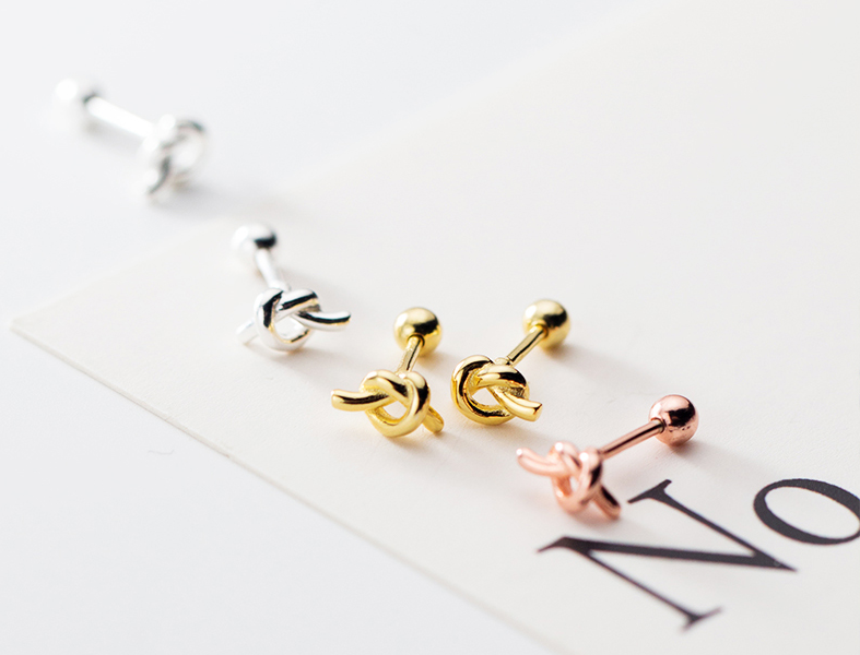 “เช็คสินค้าทัก line ก่อนโอนนะคะ”ต่างหูสำหรับผิวแพ้ง่าย จิวเงินแท้ 92.5% ก้านมาตรฐาน แบบขันน็อต Knot_ES495