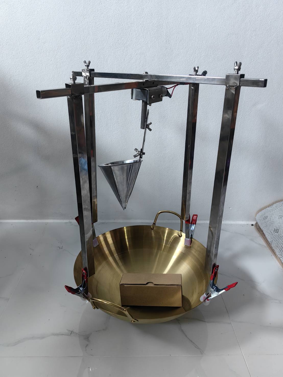 ES27 เครื่องโรยฝอยทองพร้อมกระทะทองเหลือง ไฟ 220V น้ำหนักเบา พกพาสะดวก