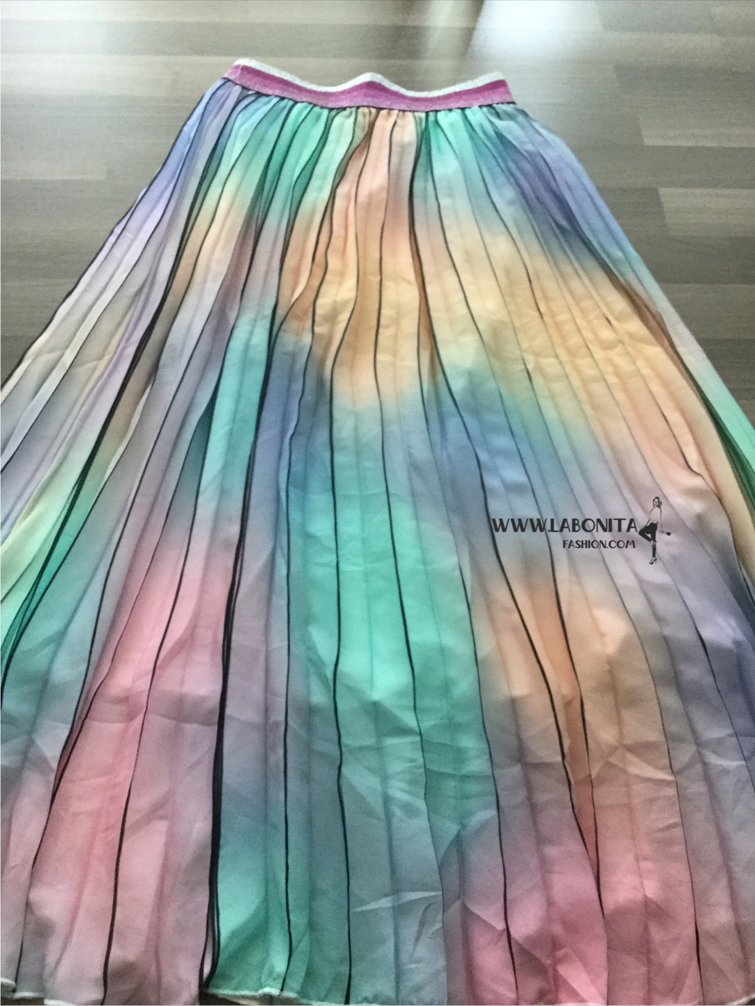 กระโปรง Gucci สีพาสเทล