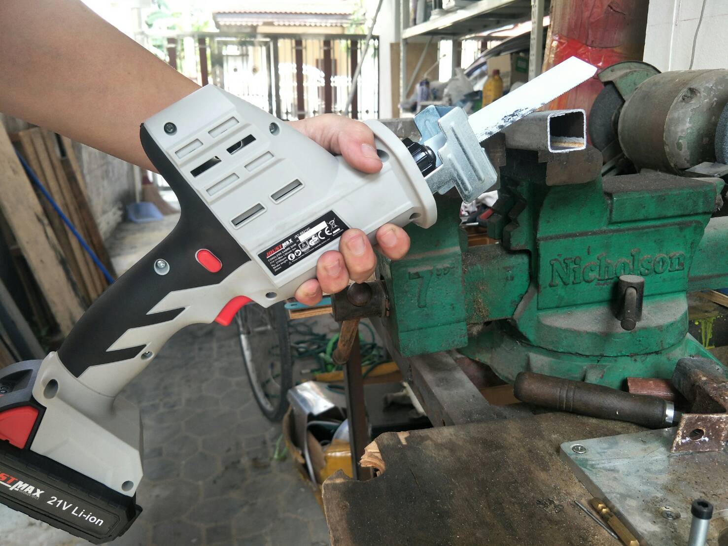 ES11 เลื่อยชักไฟฟ้า 21V งานเลื่อยไม้ เหล้ก ตัดกิ่งทำสวน ใช้ง่าย พกพาสะดวก