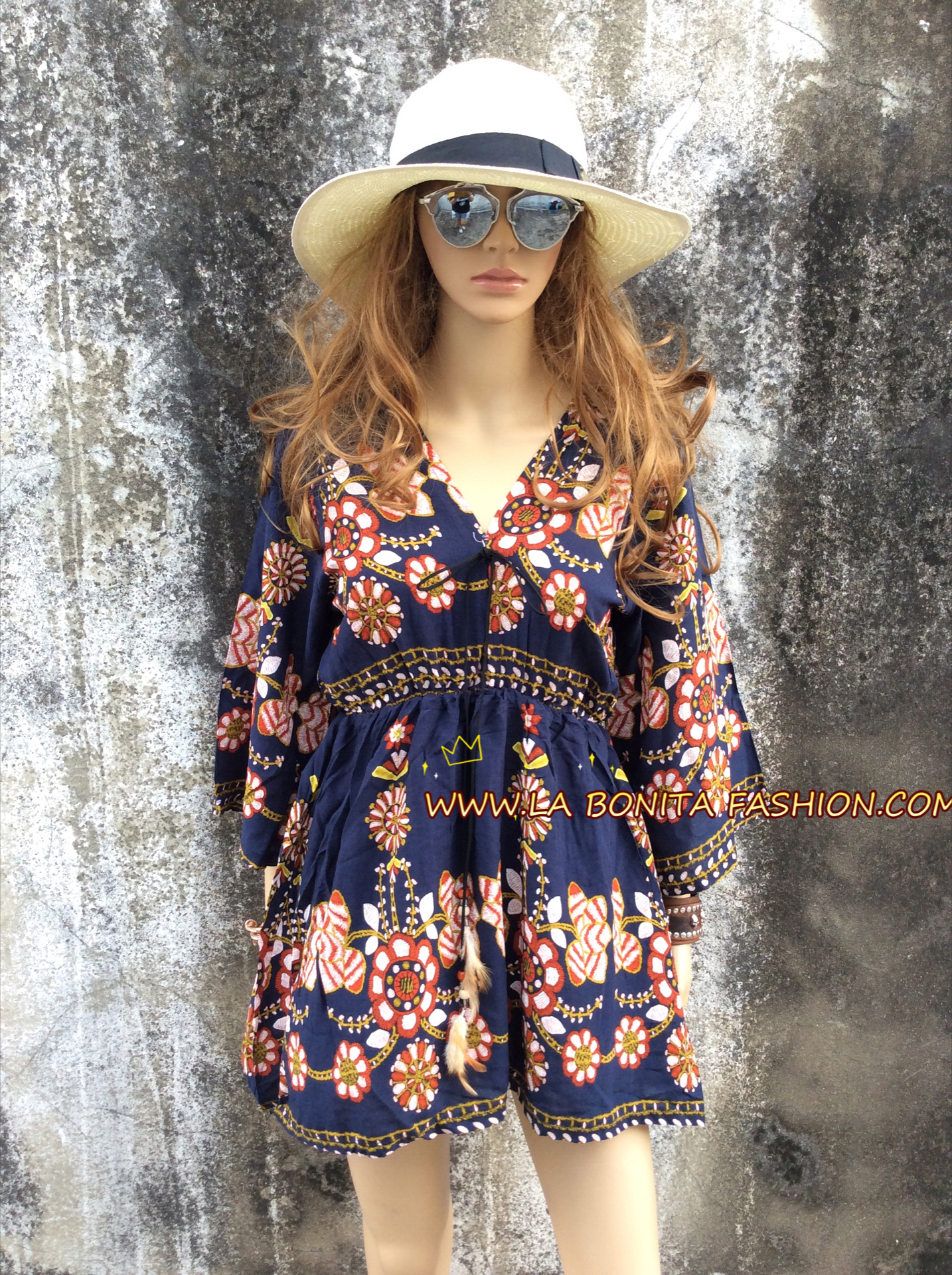 เดรสคอวีพิมพ์ลายสวยสไตล์โบฮีเมียน