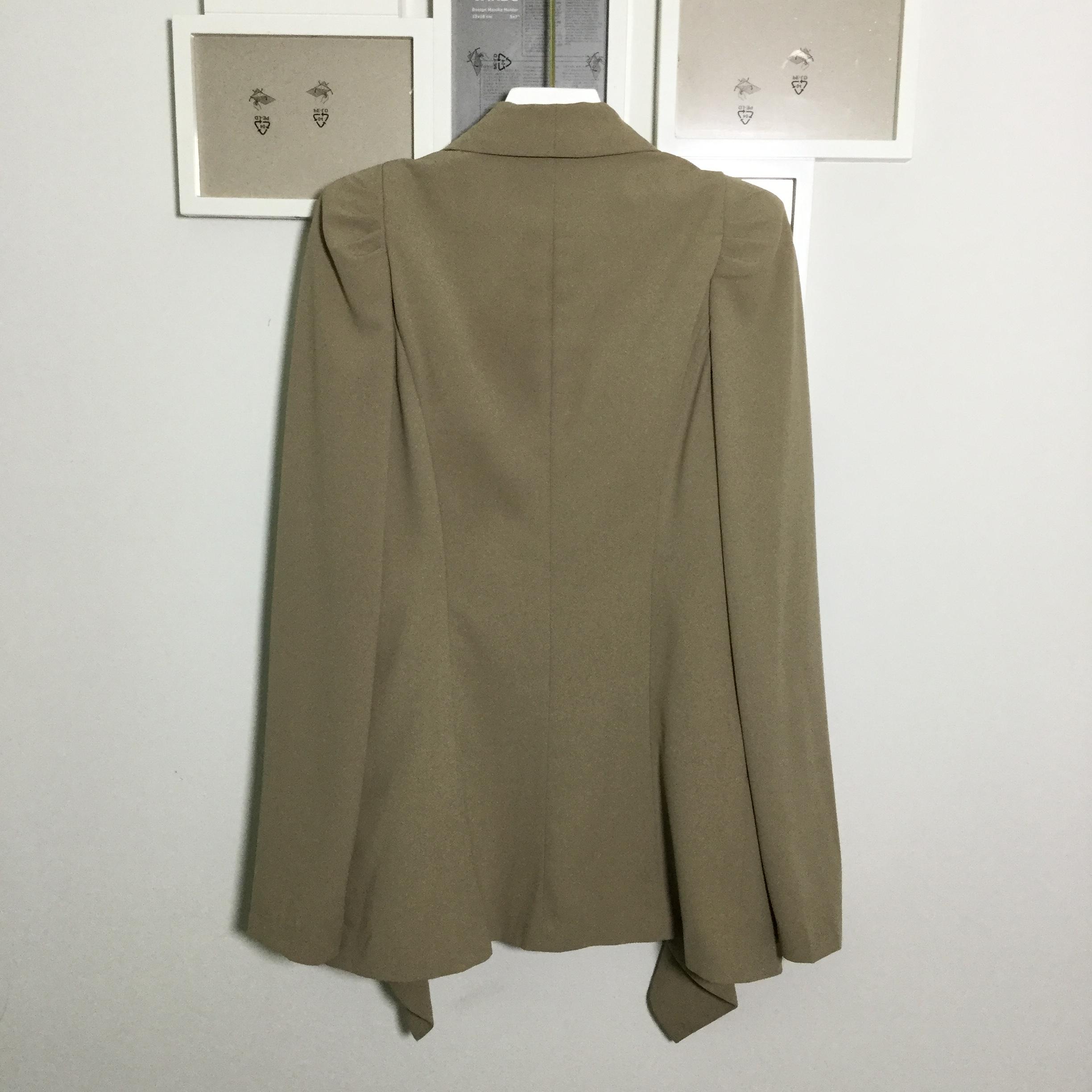 Blazer เบลเซอร์สูททรงสวยใส่แล้วช่วยพรางหุ่นให้ดูผอมเพรียวขึ้น