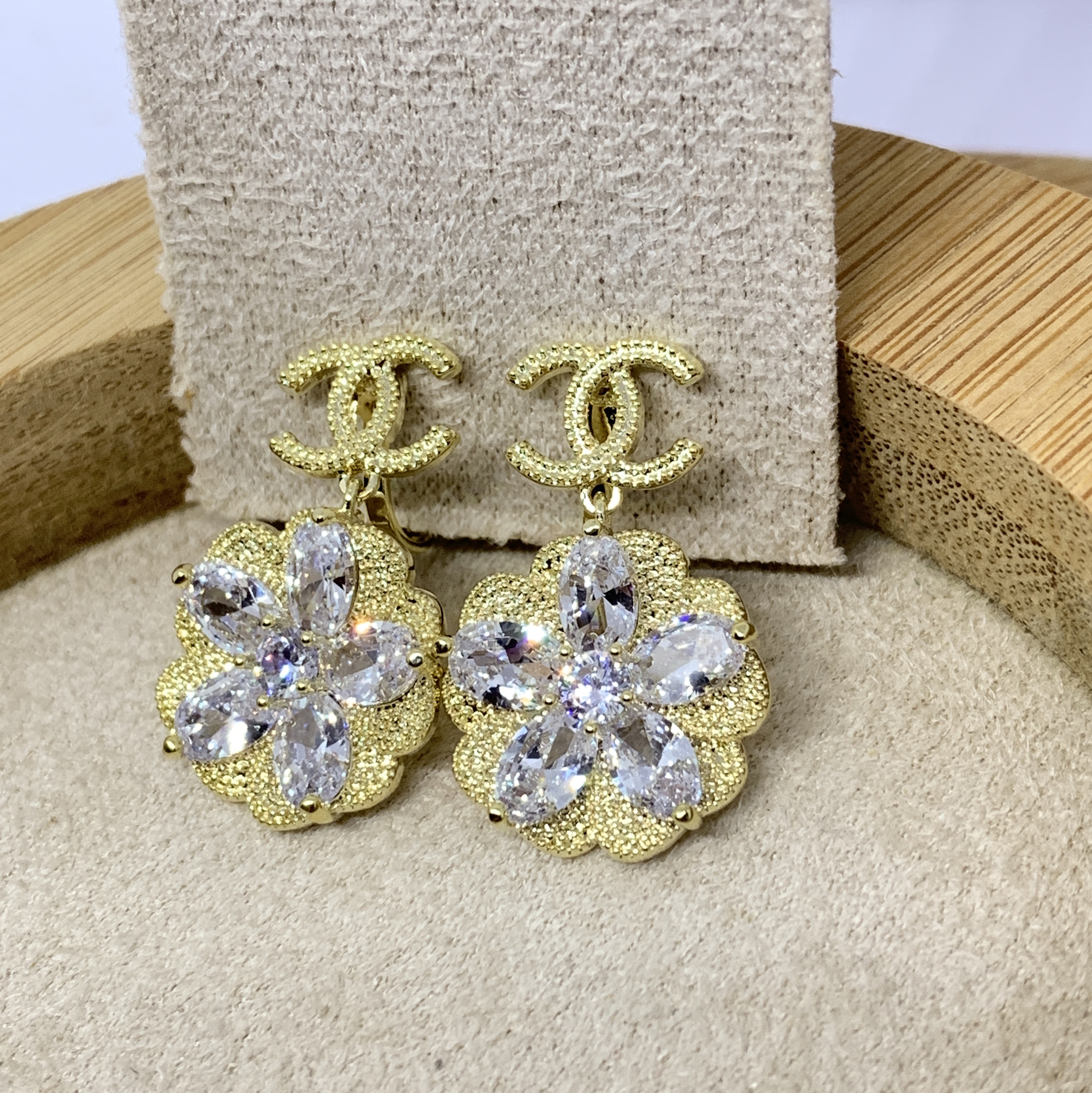 ต่างหูหนีบ CC Fleur มีซิลิโคนรอง หนีบไม่เจ็บ เงินแท้92.5% ไม่เจาะหูก็สวยได้_EC247